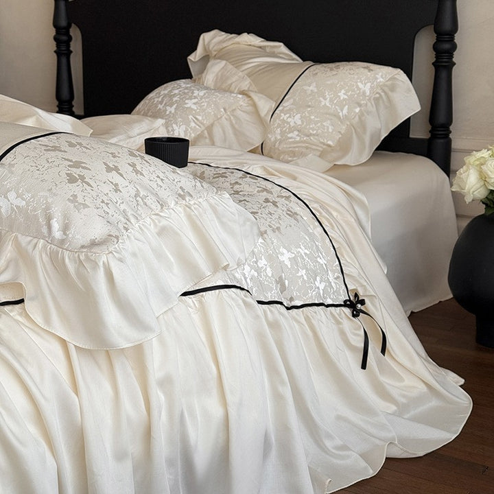 Romantic bed set with frill, jacquard relief and decorative ribbon