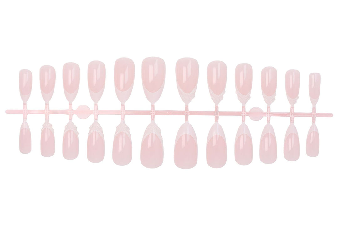 Artifical nail set with elegant tips and subtle embellishments Kalsten