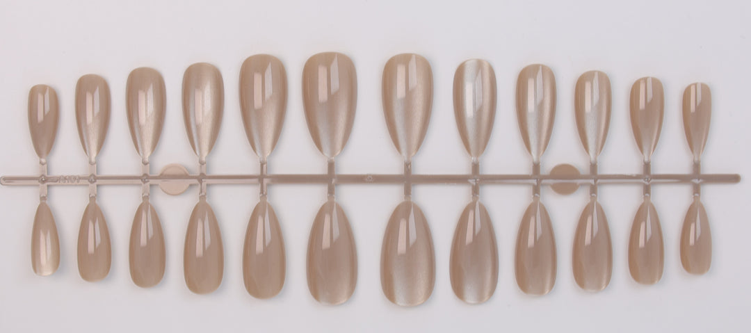 Artificial nail set with shimmering designs Kalsten