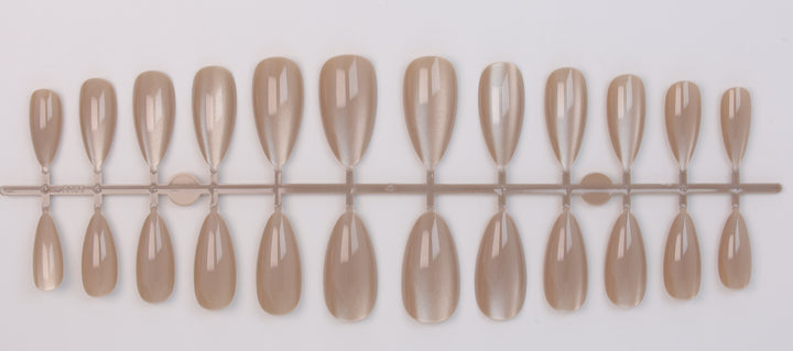 Artificial nail set with shimmering designs Kalsten