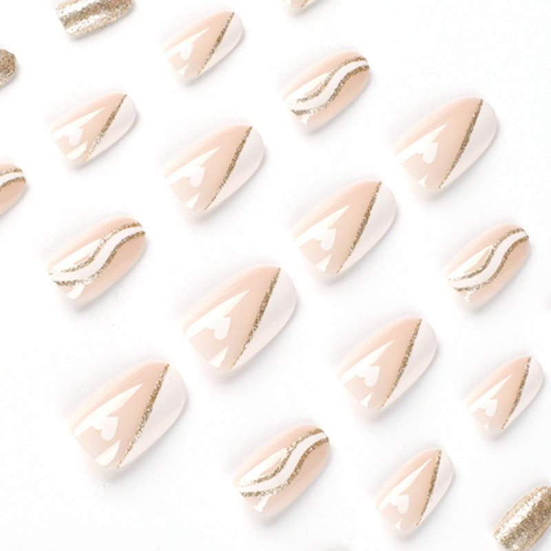 Glamorous nail art with delicate glitter effect Kalsten