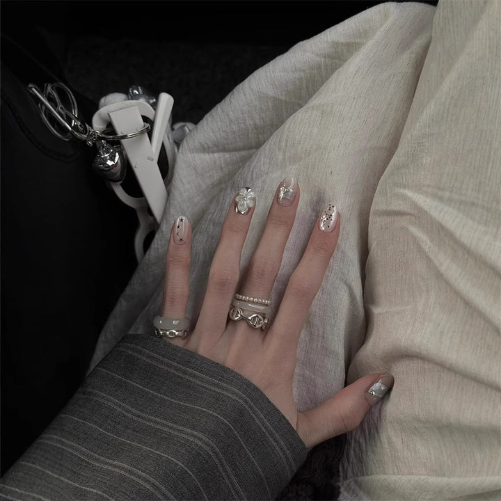 Artificial nails with decorative accents Kalsten