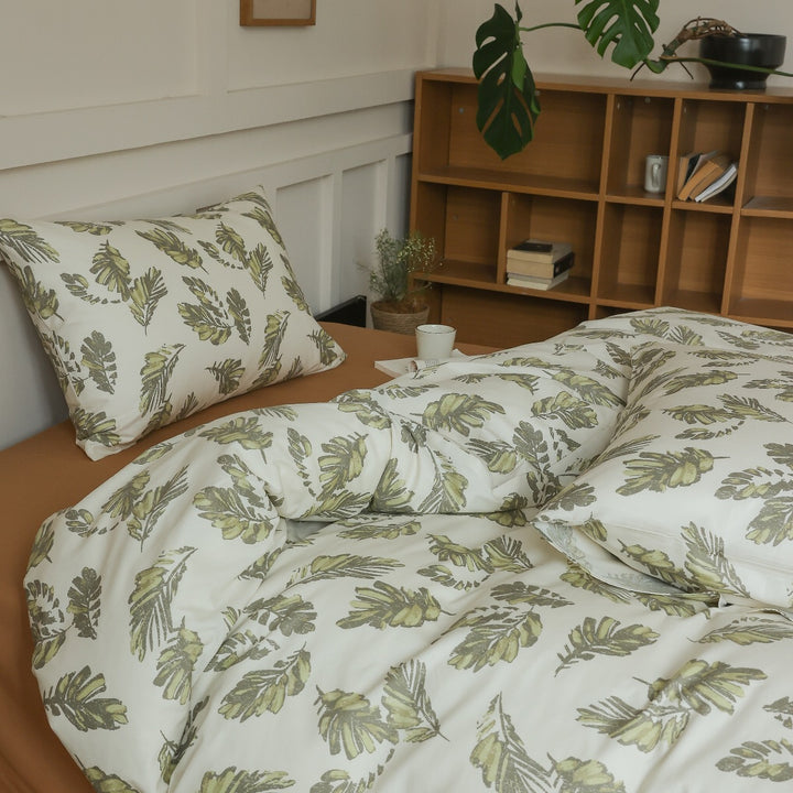Cotton percale bedding set with botanical sketch print and concealed hotel closure