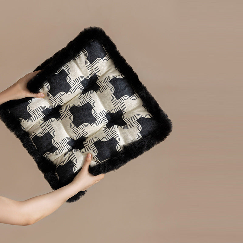 Padded seat cushion with fastening straps, quilted tufting surface and faux fur trim Kalsten