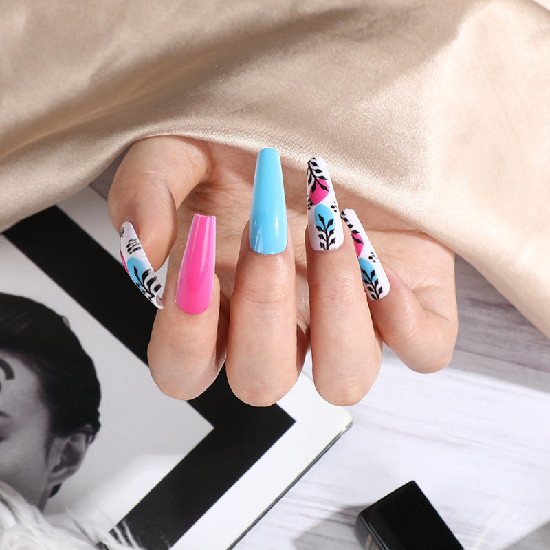 Artificial nails with floral design and creative accents Kalsten