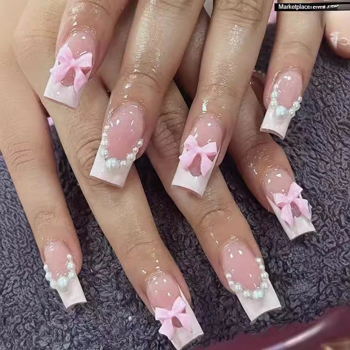 Artificial nails with delicate flower and pearl embellishments Kalsten