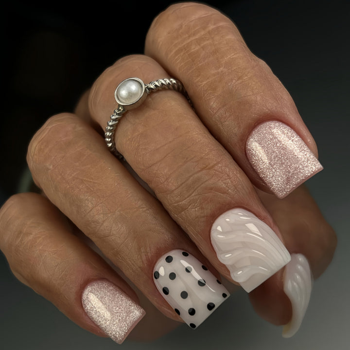 Artificial nails with diverse patterns and glitter effects Kalsten
