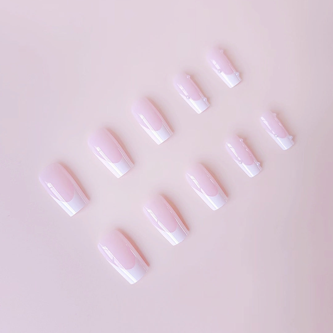 Artificial nail tips with elegant pearl accents Kalsten