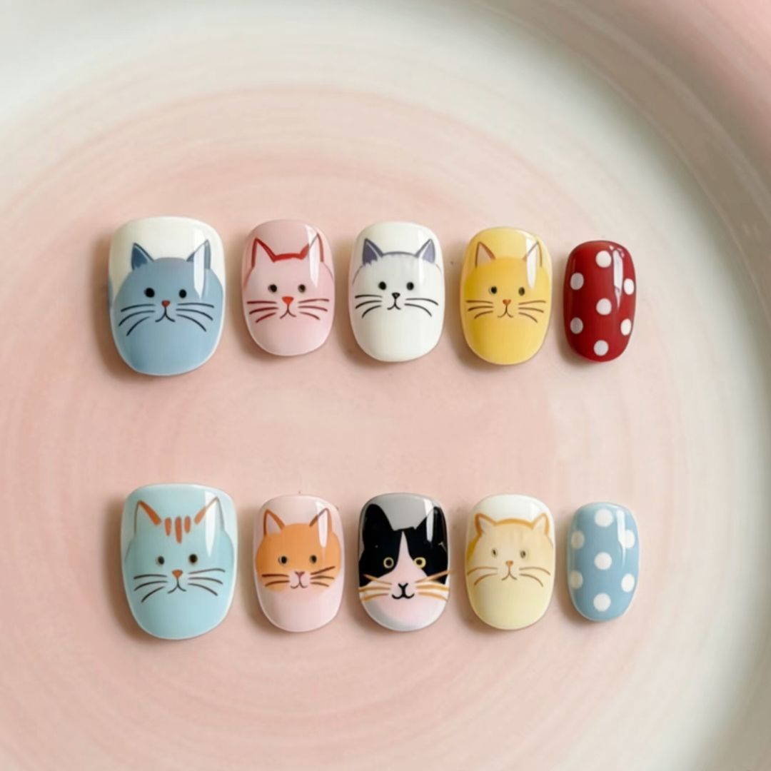 Artistic Cat-Themed Press-On Nail Art Set Kalsten