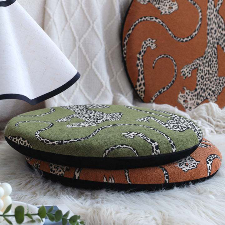Round seat cushion with jacquard leopard design, thick padding and non-slip underside Kalsten