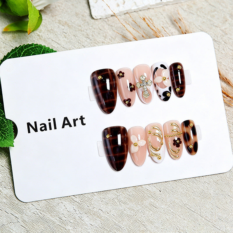 Artificial nails set with elegant gold accents and floral embellishments Kalsten