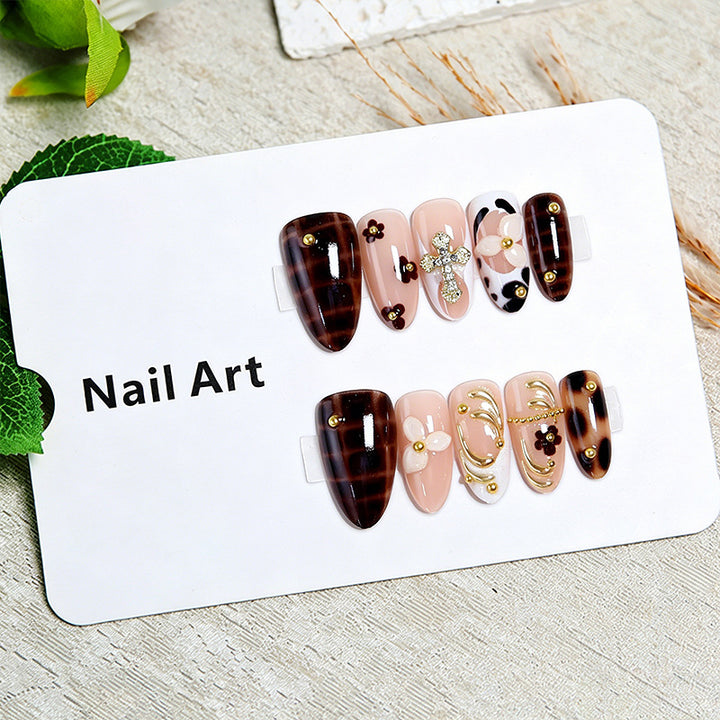 Artificial nails set with elegant gold accents and floral embellishments Kalsten