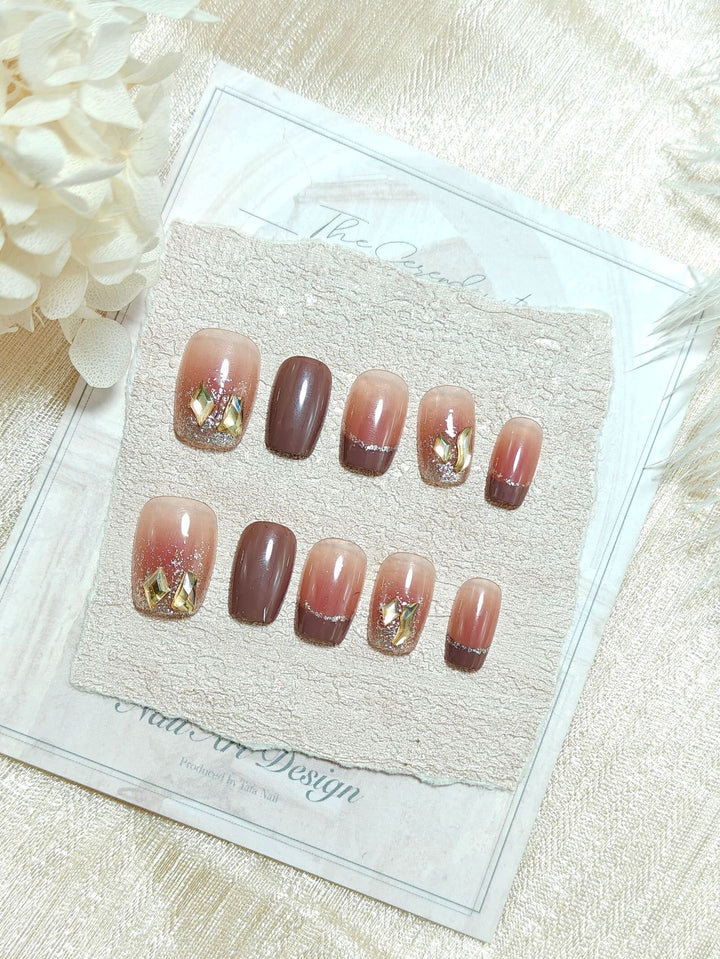 Artificial Nails in Elegant Glitter Design Kalsten
