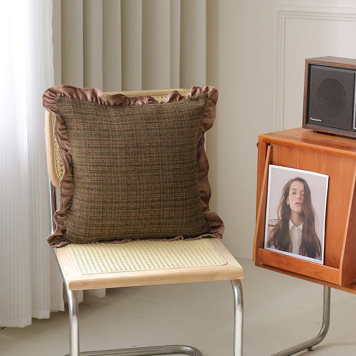 Decorative cushion with woven bouclé structure and velvet ruffled edge Kalsten