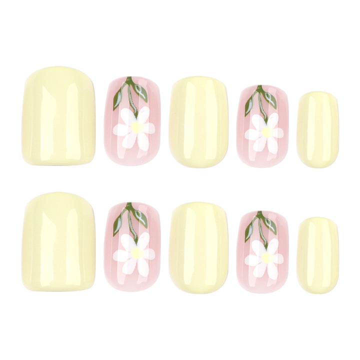 Artful nail extensions with elegant flower design Kalsten
