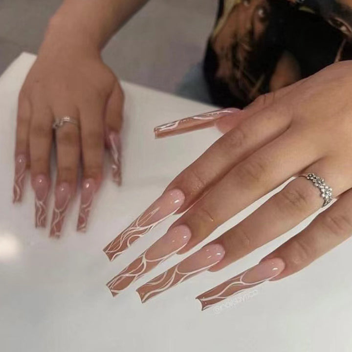 Stylish artificial nails with elegant patterns Kalsten