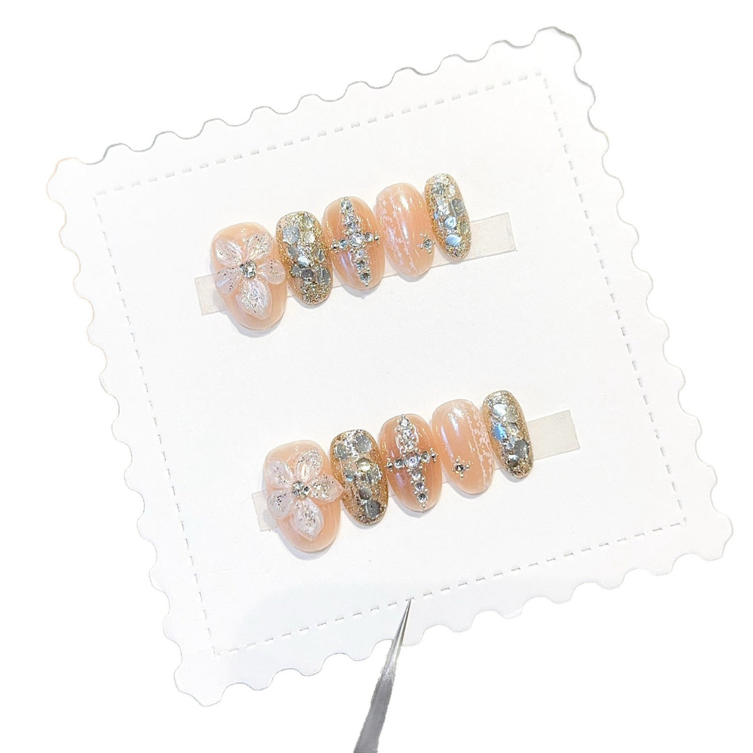 Glamorous artificial nails with floral and glittering accents Kalsten