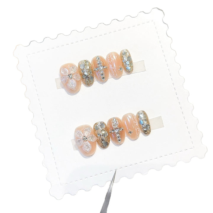 Glamorous artificial nails with floral and glittering accents Kalsten