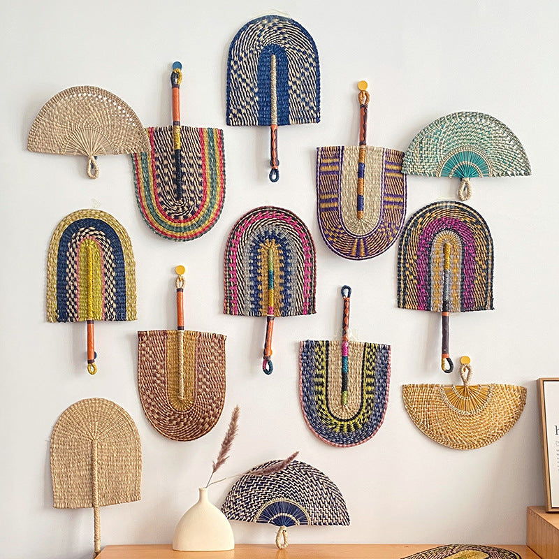 Handcrafted fan made of woven seagrass Kalsten