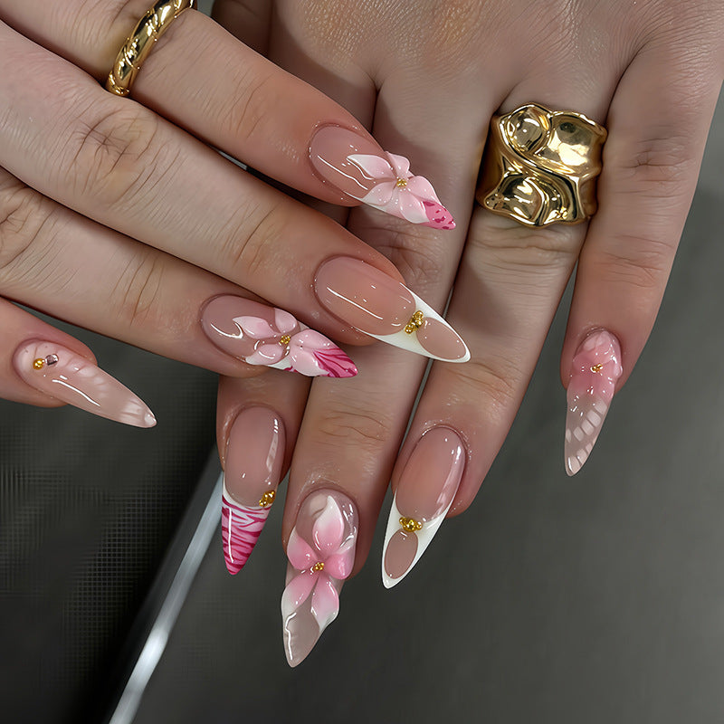 Artificial nail set with floral and elegant design elements Kalsten