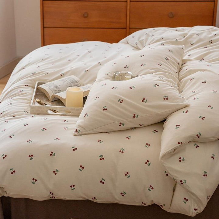 Quilted bedding set with floral vintage look and breathable cotton cover