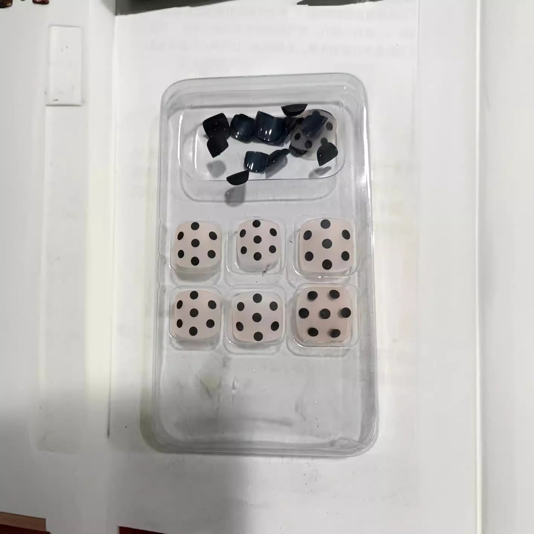 Artistic Polka Dot Press-On Nail Set Kalsten