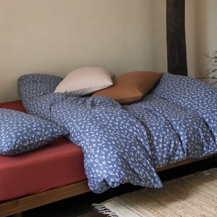 Floral Reversible Duvet Cover Set made of Cotton Mix with Fitted Sheet