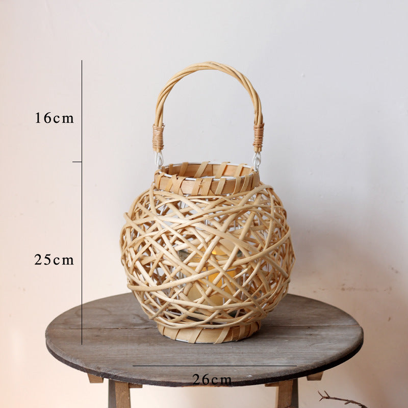 Decorative lantern made of woven natural material Kalsten