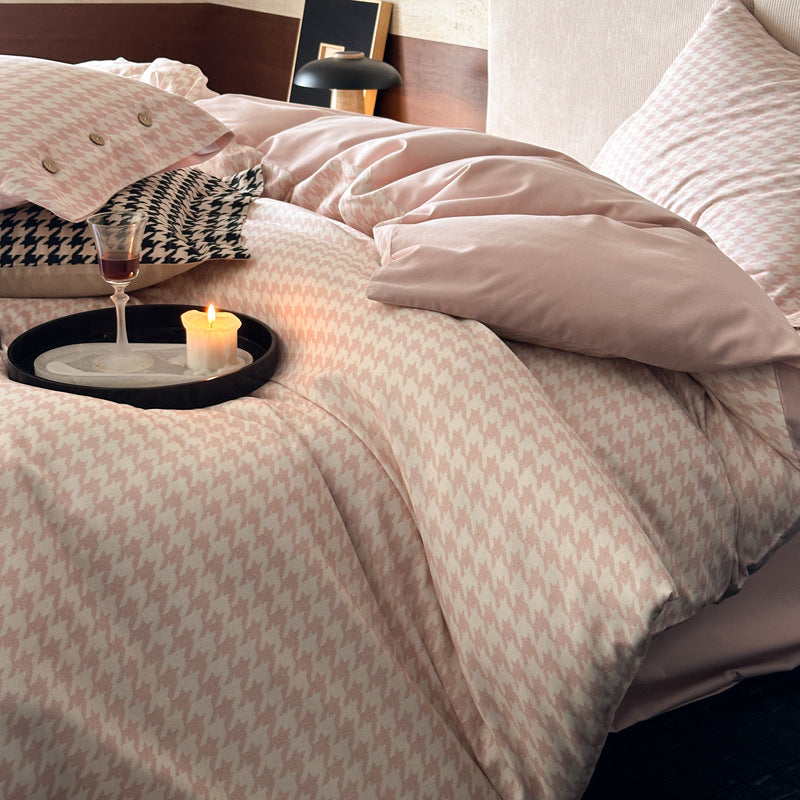Houndstooth bedding set with reversible duvet cover and fine cotton blend
