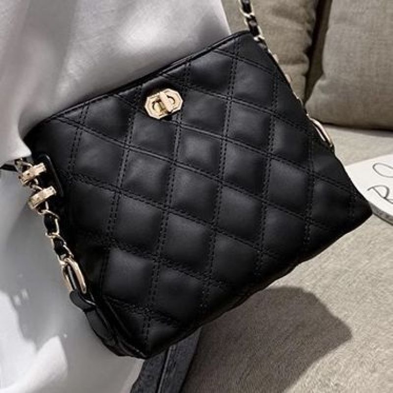 Elegant Quilted Crossbody Bag Kalsten