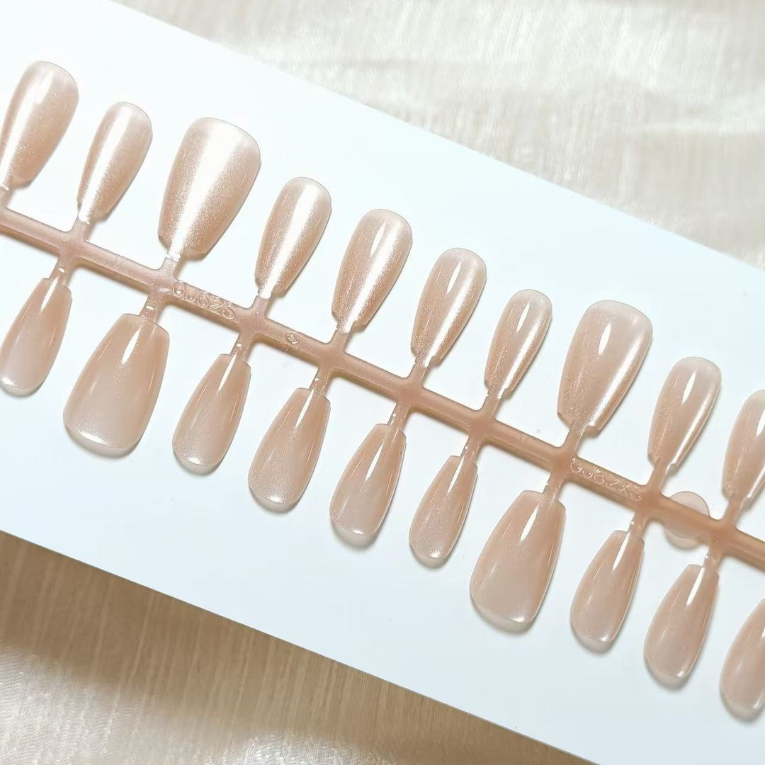 Artificial nails in the elegant nail art set Kalsten
