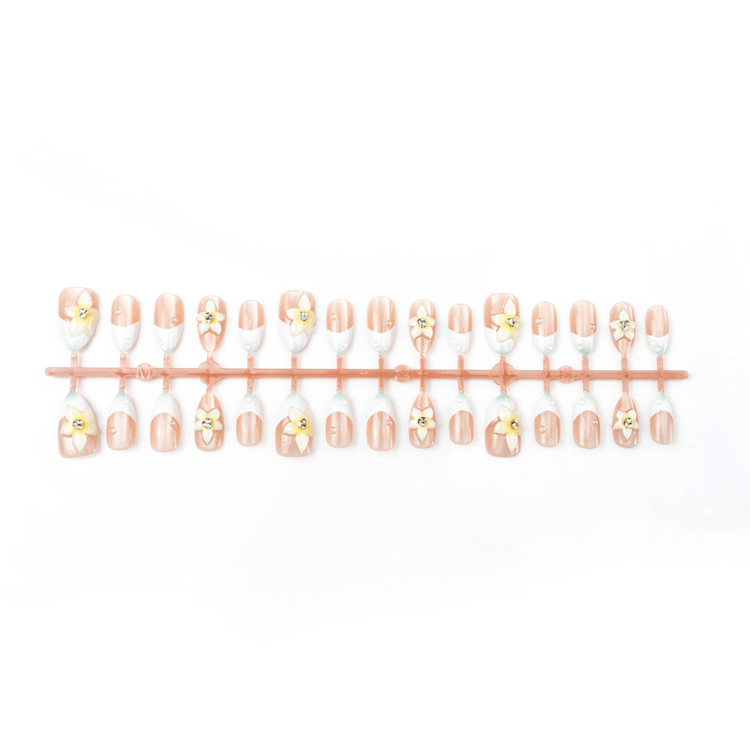 Elegant Floral-Embellished Press-On Nail Set 1790738710