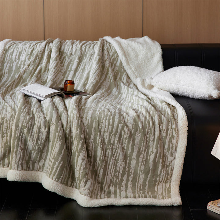 Cozy throw blanket with Sherpa lining and jacquard pattern