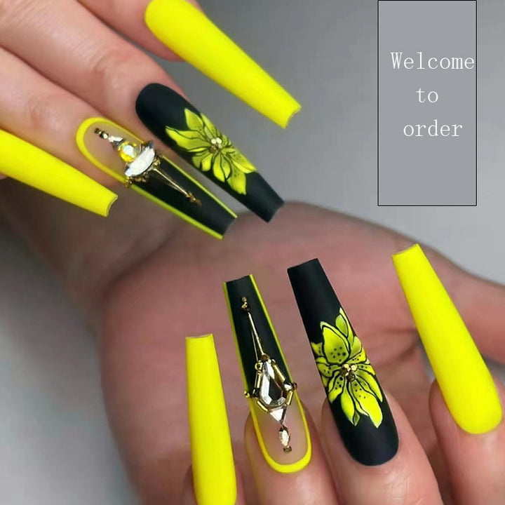 Artificial nail set with glamorous 3D decorations and detailed flower illustration Kalsten