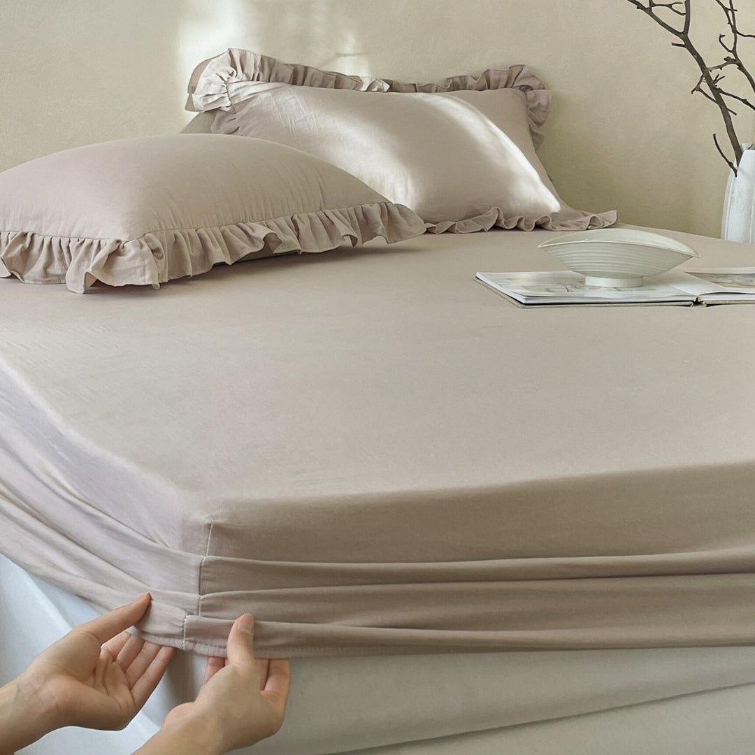 Romantic ruffled bedding set with pillowcases and fitted sheets