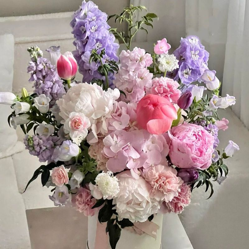 Decorative Floral Arrangement with Stylish Vase