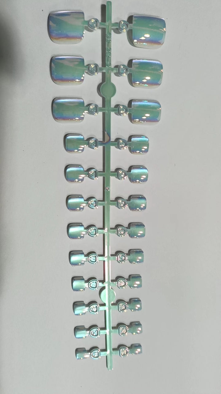 Iridescent Press-On Nail Set Kalsten