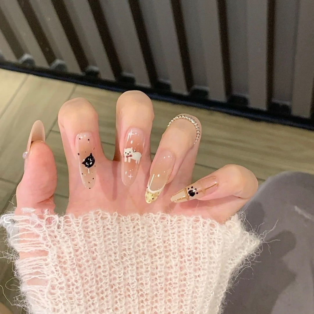 Artful nail designs with cat motif Kalsten