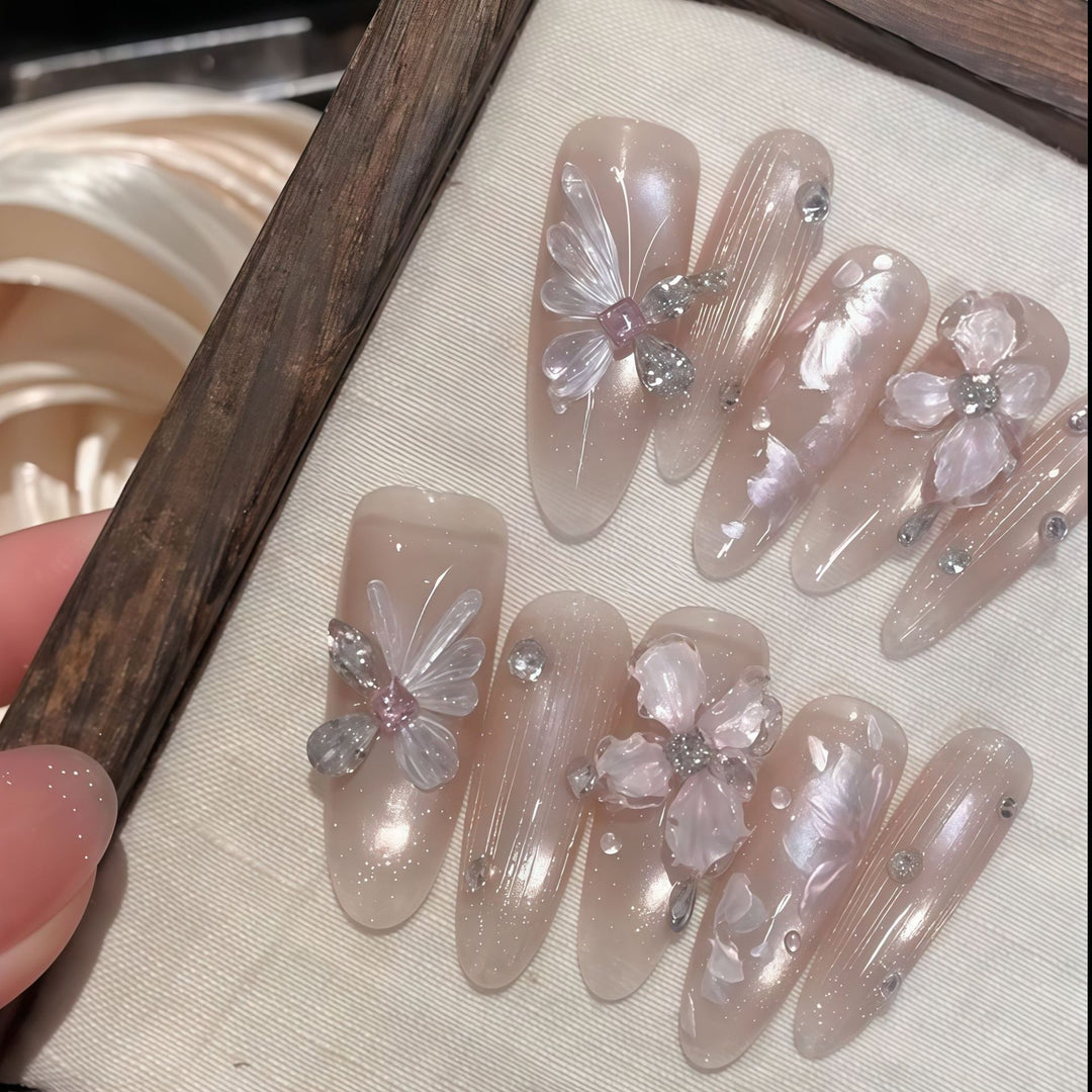 Art nails with floral motifs Kalsten