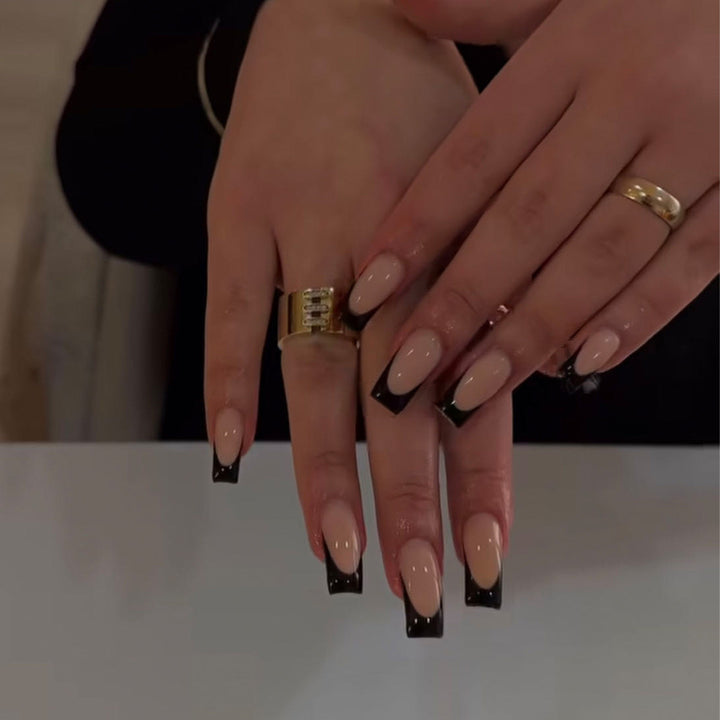 Artificial nail tips with modern design and stylish accents Kalsten