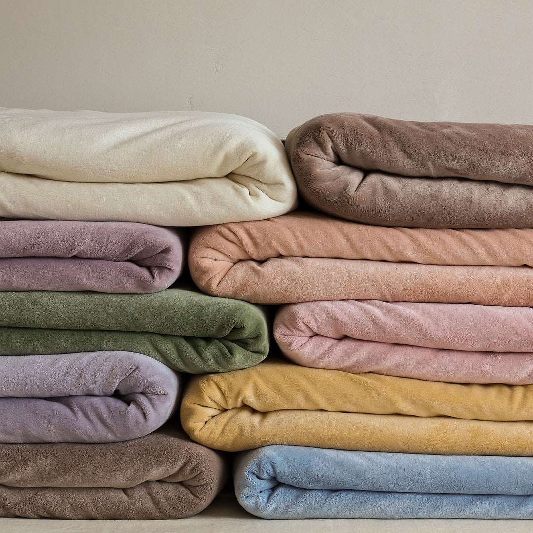 Plush bedding set with velvety microfiber surface Kalsten