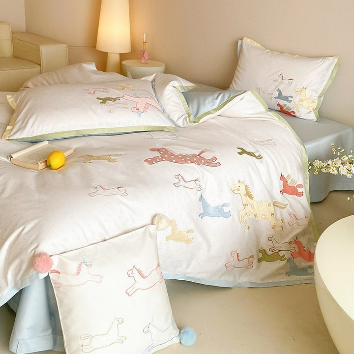 Children's bedding set with unicorn and horse print made of soft cotton satin