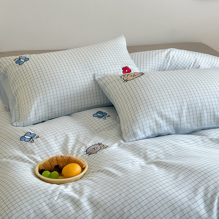 Reversible cotton satin bedding set with fine stripe pattern and cute cat embroidery