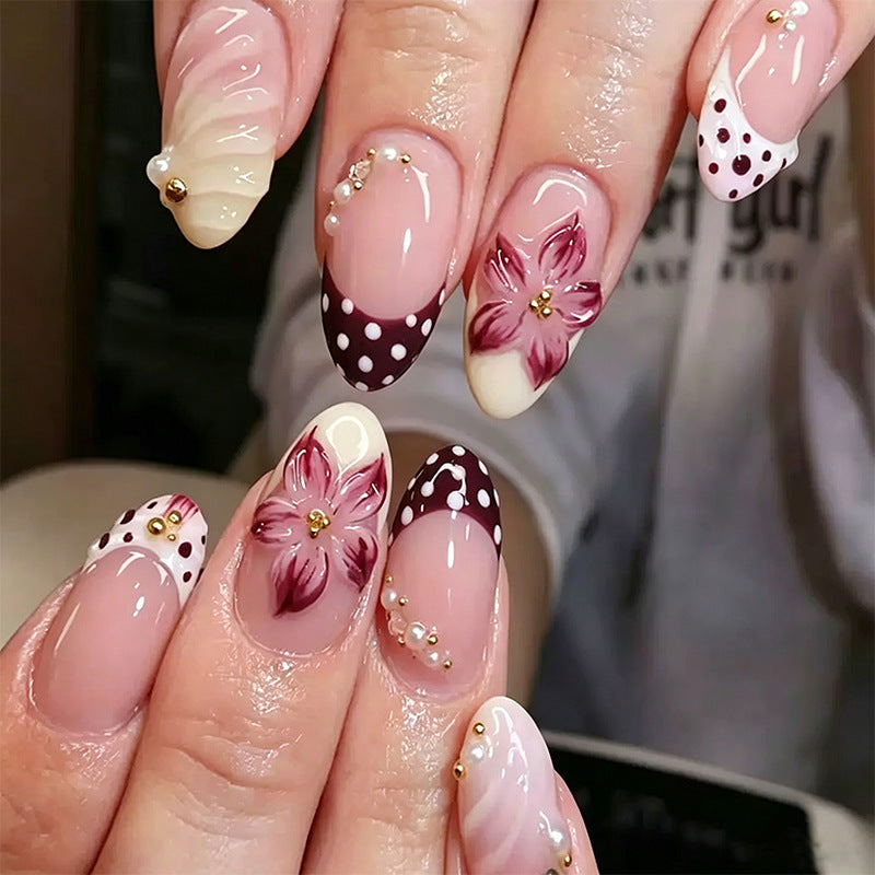 Elegant artificial nails set with floral accents Kalsten