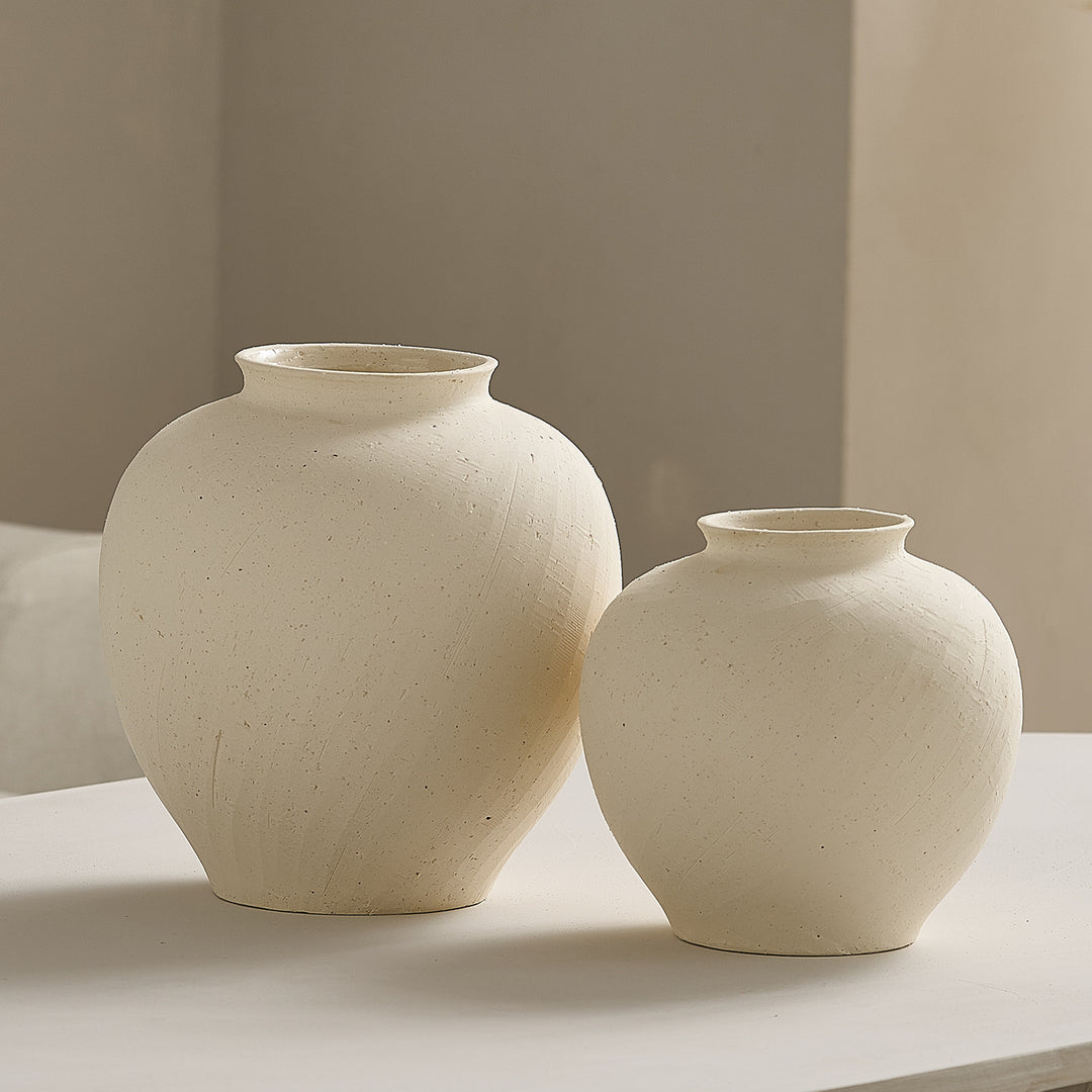 Elegant ceramic vase with organic shapes Kalsten