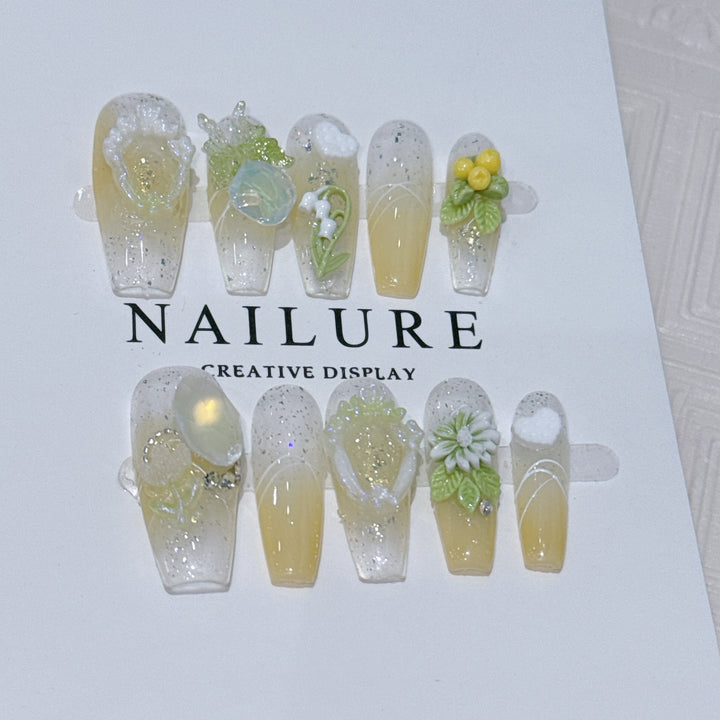 Artistic Themed Press-On Nail Art Set