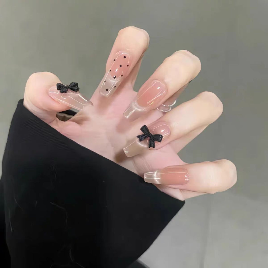 Artistic nail tips with playful motifs Kalsten