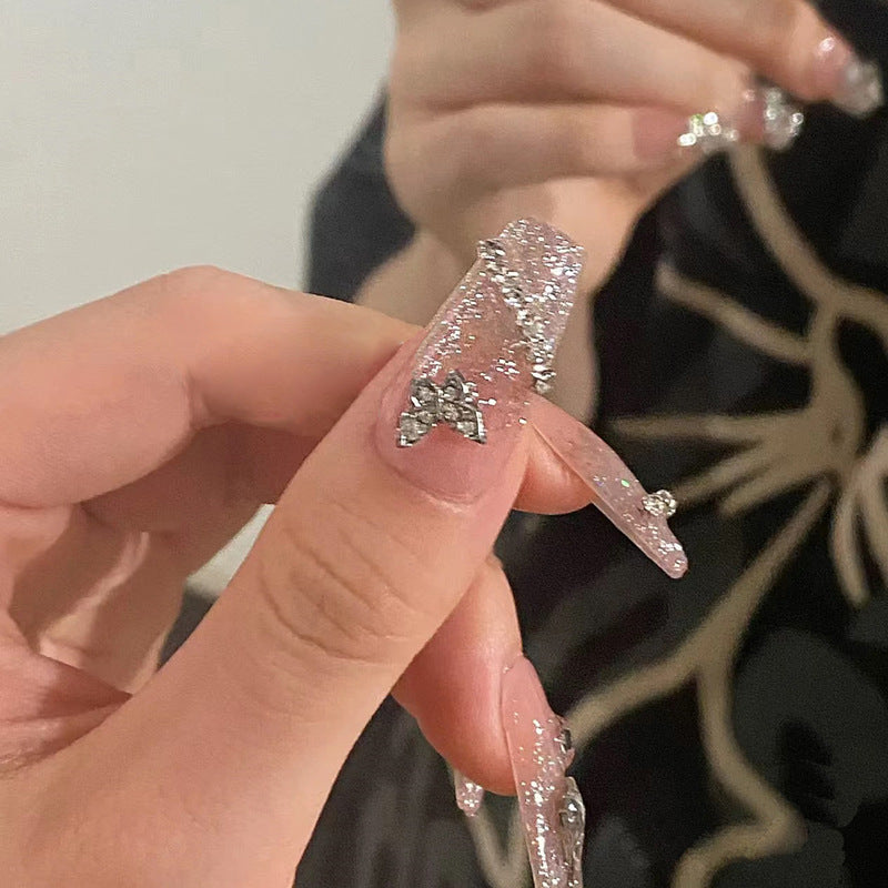 Sparkling nail art with 3D applications Kalsten