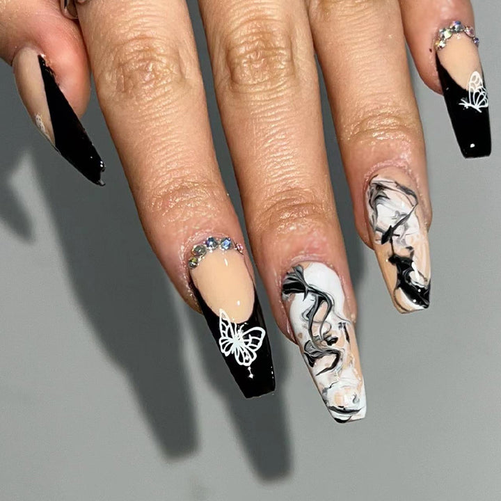 Nail art with heart and lip designs Kalsten