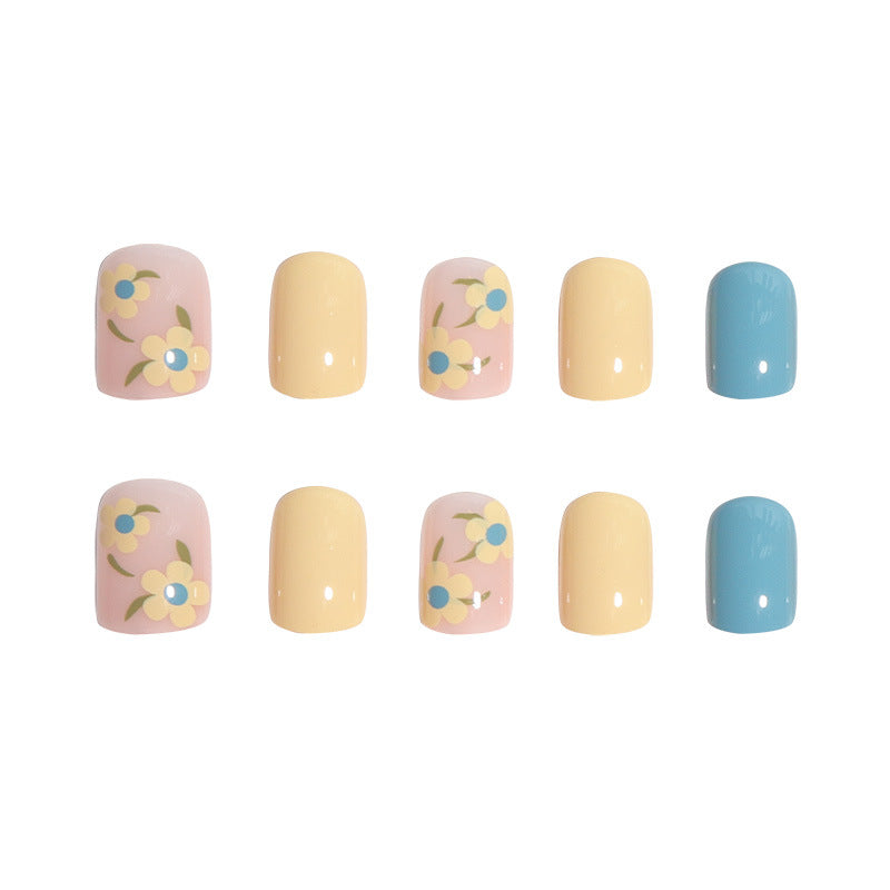 Floral-Themed Press-On Nail Art Kalsten